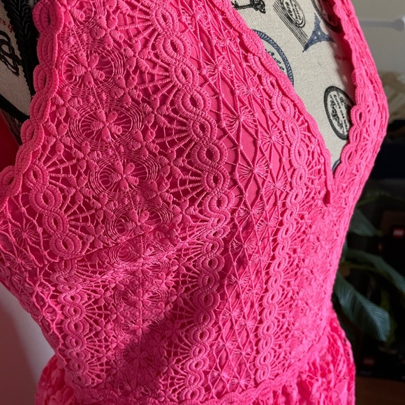 Alice + Olivia - Iris Floral Lace Sleeveless Dress - Picture 3 of 15